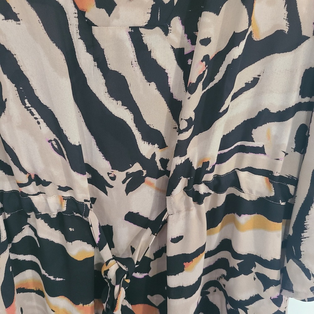Dennis Basso Abstract Animal Print Beaded V-Neck Top Womens Medium - Picture 9 of 16